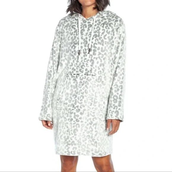 WILDFOX SZ S/M Oversized Snow Leopard Print Fleece Hoodie Loungewear Pajamas - Picture 1 of 11